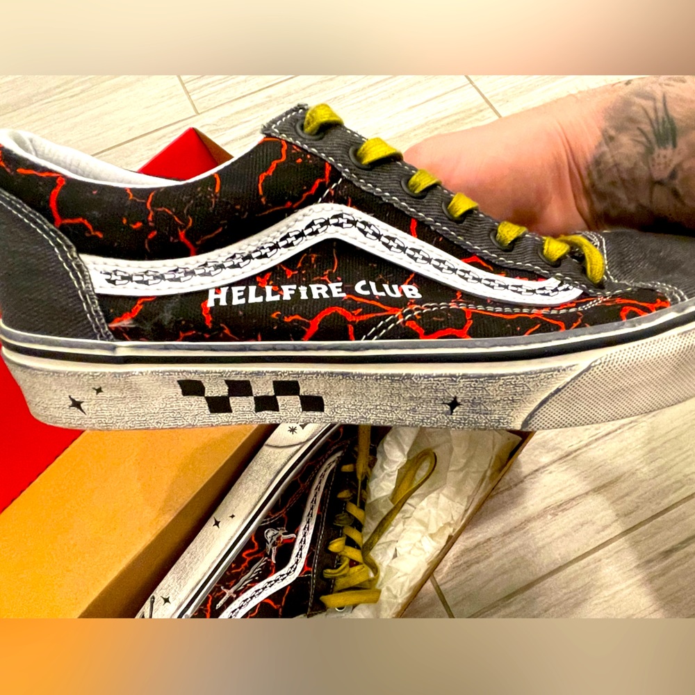 Vans Stranger Things 9.5